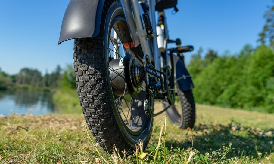 Fat Tires vs. Plus-Size Tires on Electric Bikes